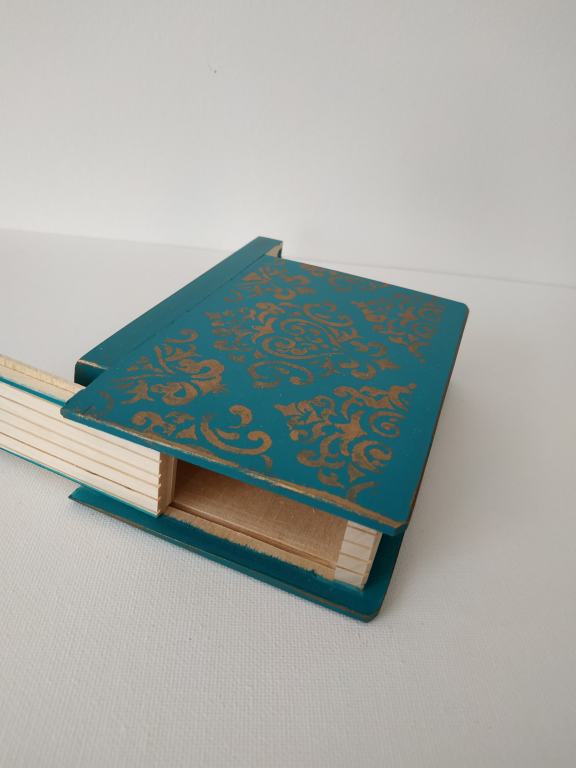 Titkok őre- könyv formájú doboz (azur kék) - Kerékgyártó Emese
