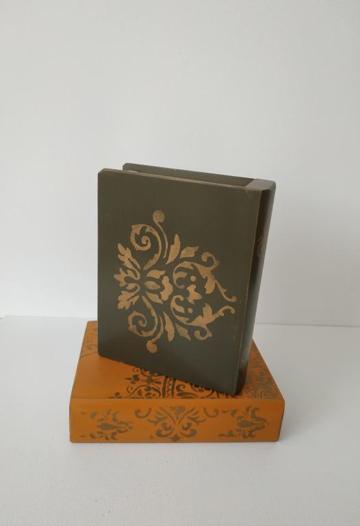 Titkok őre- könyv formájú doboz (sötét olajzöld) - Kerékgyártó Emese