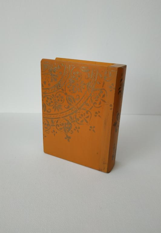 Titkok őre- könyv formájú doboz (narancs) - Kerékgyártó Emese