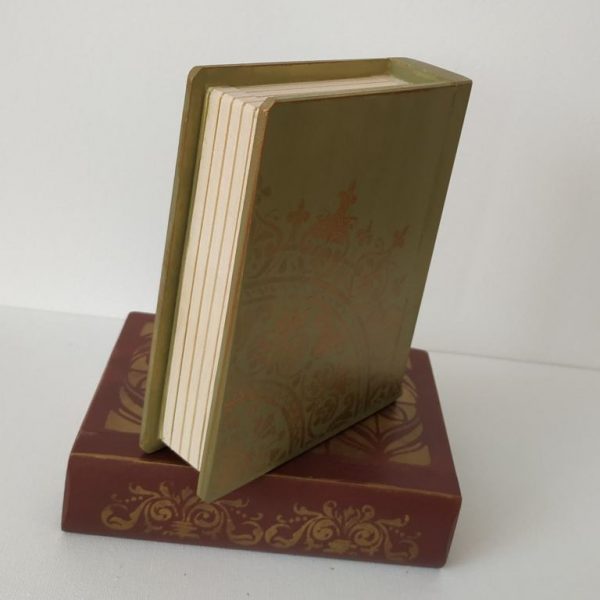 Titkok őre- könyv formájú doboz (oliva zöld) - Kerékgyártó Emese