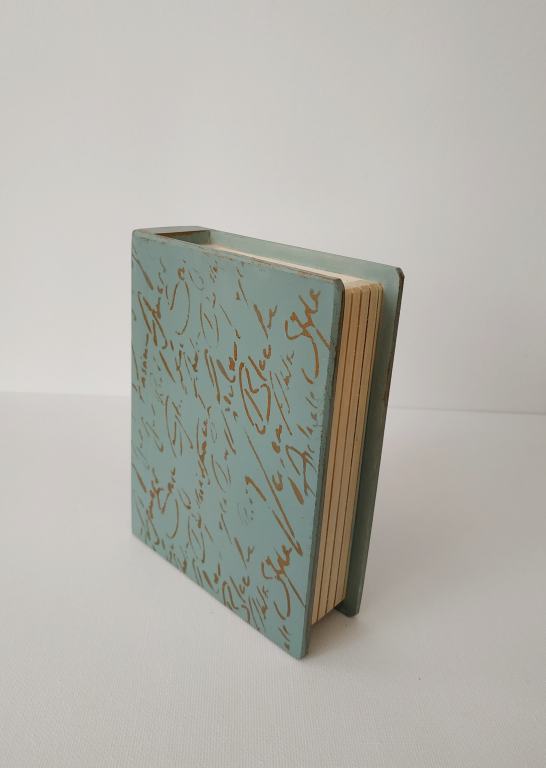 Titkok őre- könyv formájú doboz (világos kék) - Kerékgyártó Emese