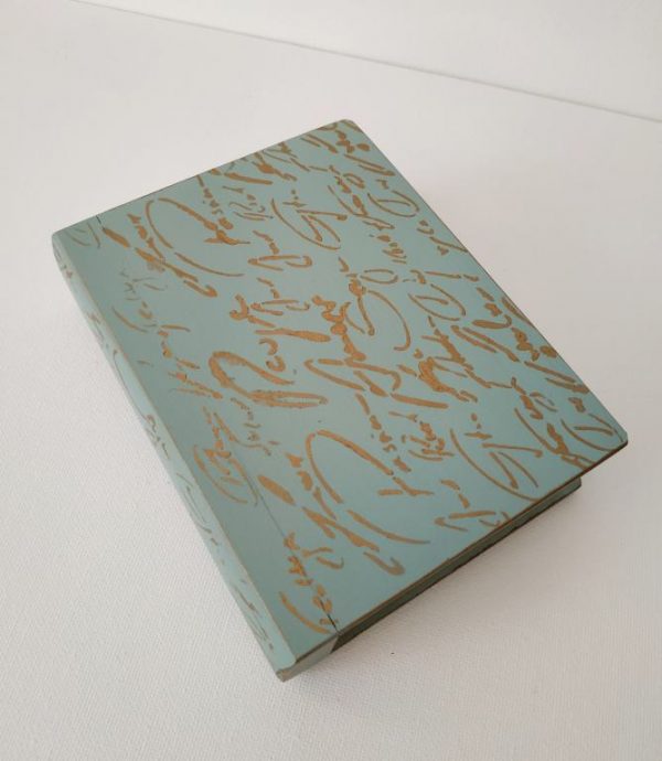Titkok őre- könyv formájú doboz (világos kék) - Kerékgyártó Emese